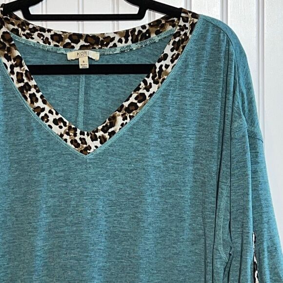 Kori America women’s small green/blue vneck long sleeve blouse animal print trim - Picture 5 of 10